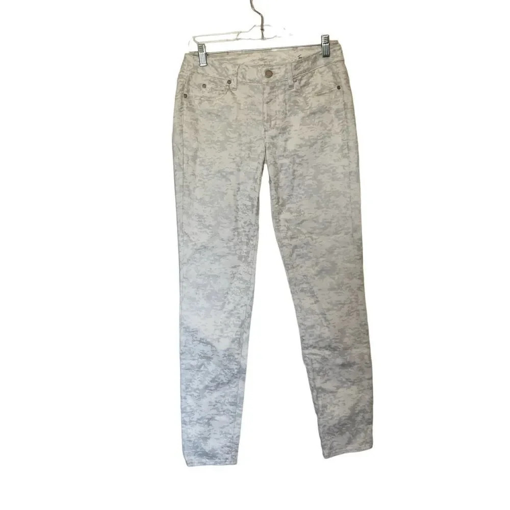 Two by Vince Camuto Gray and White Speckled Camo Jeans Size 4